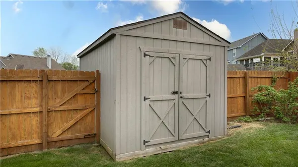 $380,000 | 817 Bridle Trail Lane, Peculiar, MO 64078