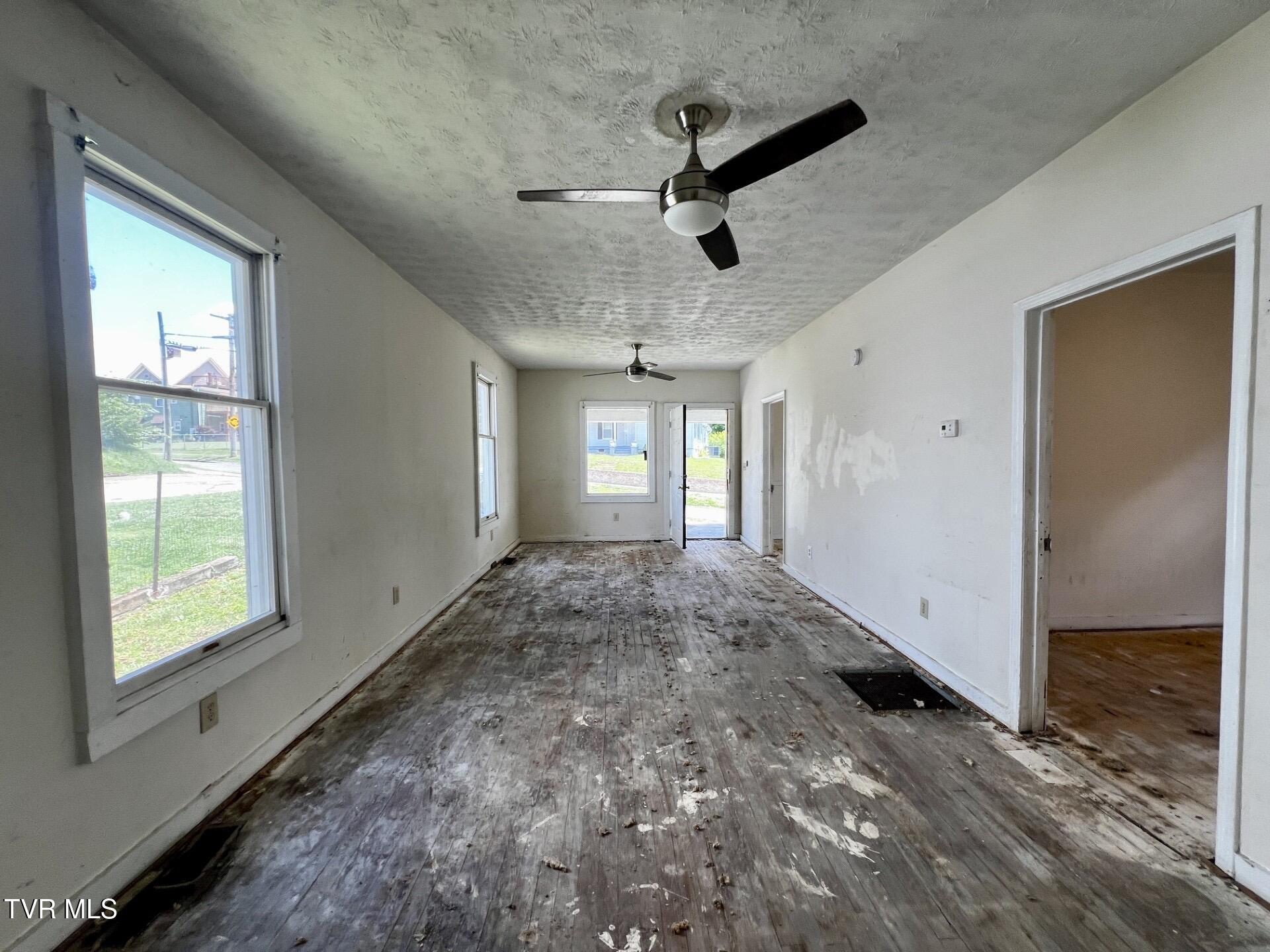 209 East Ravine Road Kingsport, TN 37660 - Photo 9 of 12 CFEB78A1-EAE7-4D8A-B5B2-6644A4384969