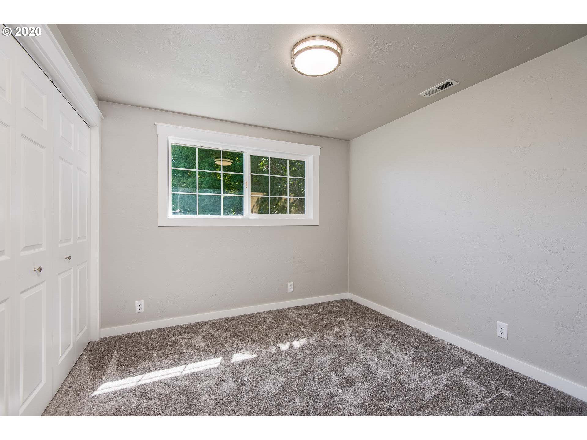 2470 North 14th Place Springfield, OR 97477 - Photo 23 of 32 an empty room with a window