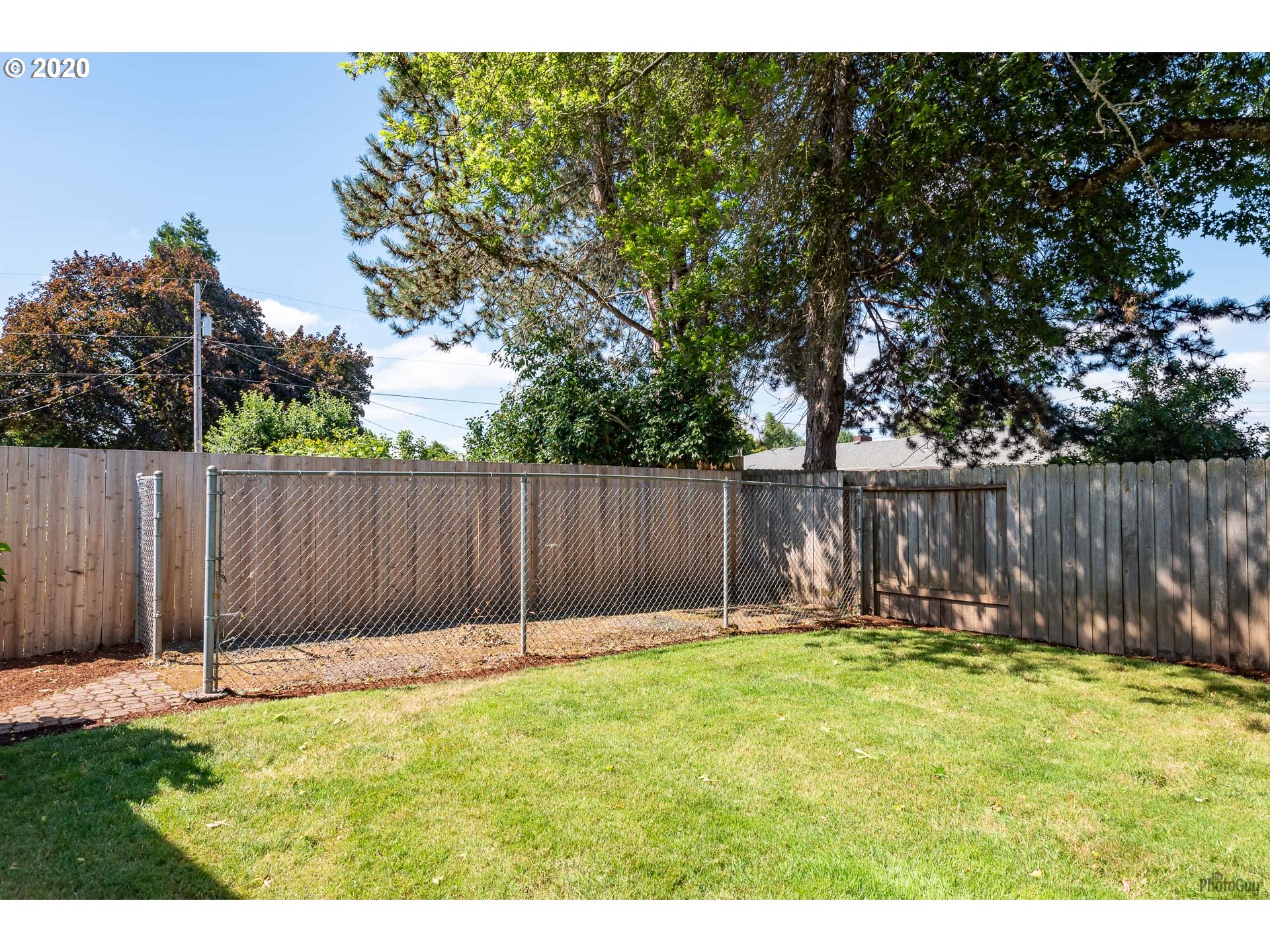2470 North 14th Place Springfield, OR 97477 - Photo 26 of 32 a garden with wooden fences