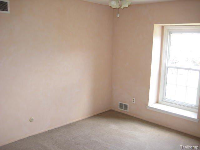 31147 Hoover Road Warren, MI 48093 - Photo 18 of 25 261-854207 - Bedroom (2).JPG