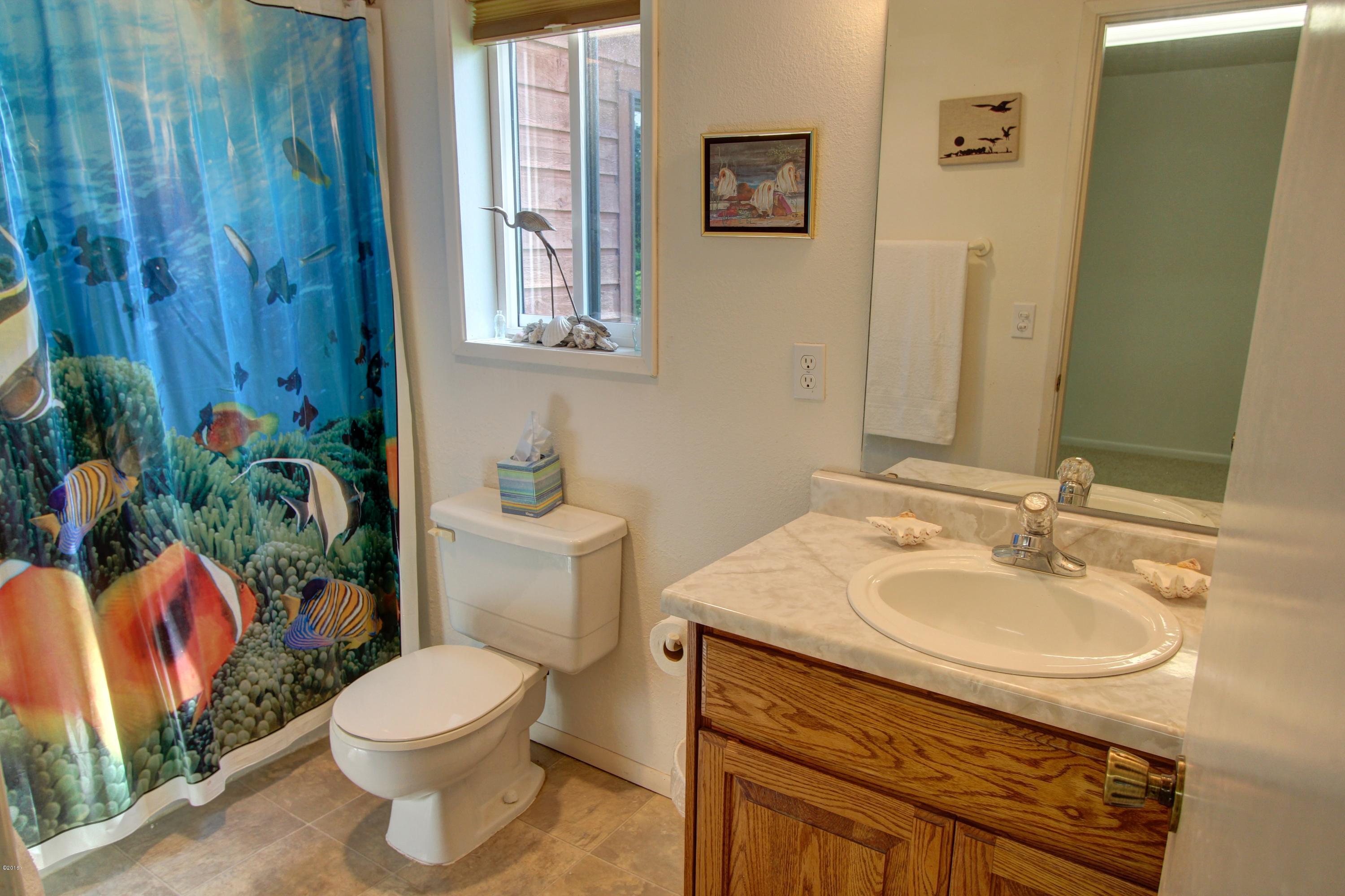 1127 Olalla Road Toledo, OR 97391 - Photo 15 of 26 Full Bath