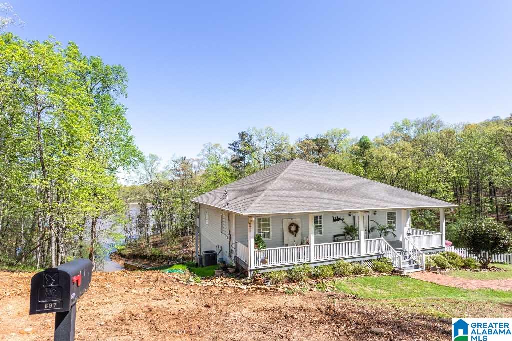 697 Ridgeway Circle Talladega, AL 35160 - Photo 2 of 44