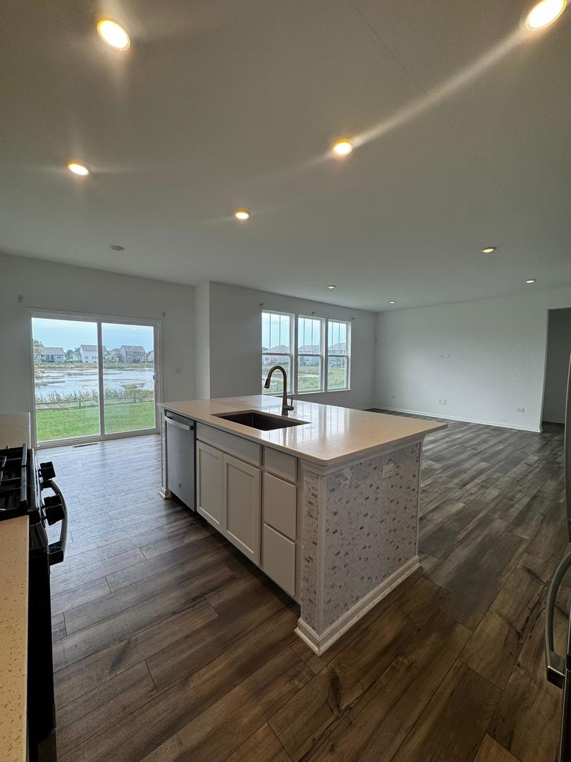 103 Ellis Road Algonquin, IL 60102 - Photo 2 of 15 Gallery Image 2