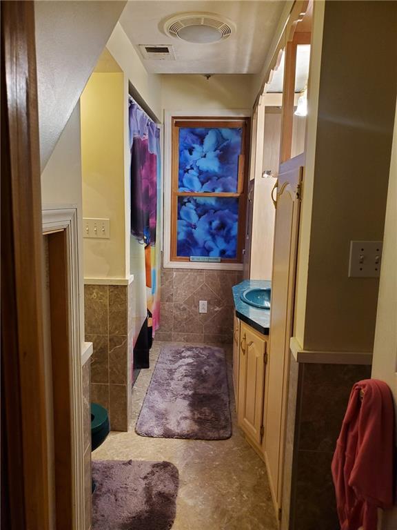 10903 Frankstown Road Pittsburgh, PA 15235 - Photo 8 of 26 Bathroom 2 Unit A