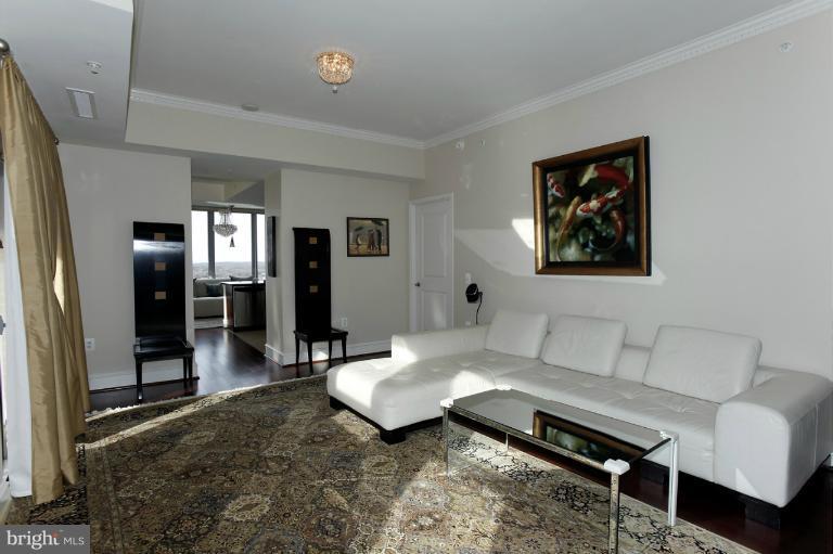 11990 Market Street, Unit 1607 Reston, VA 20190 - Photo 14 of 28 Family Room