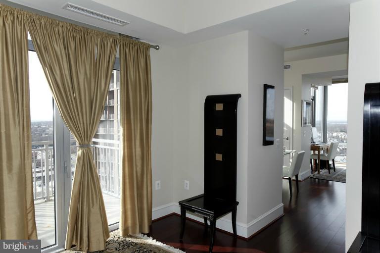 11990 Market Street, Unit 1607 Reston, VA 20190 - Photo 17 of 28 Family Room