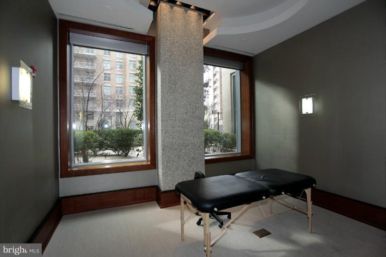 11990 Market Street, Unit 1607 Reston, VA 20190 - Photo 23 of 28 Massage Room