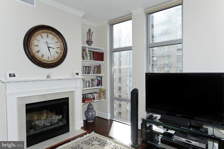 11990 Market Street, Unit 1607 Reston, VA 20190 - Photo 8 of 28 Family Room