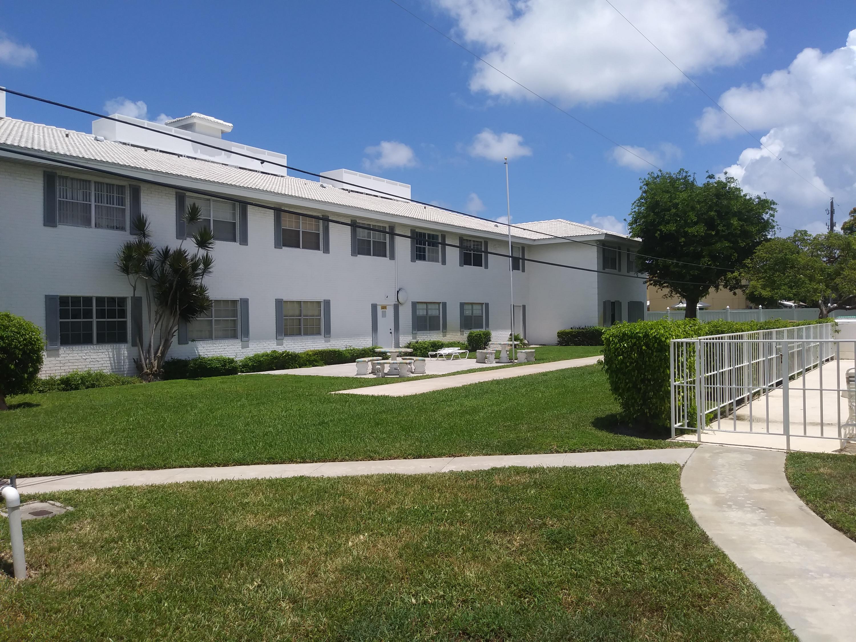 299 Southwest 7th Street, Unit 1090 Boca Raton, FL 33432 - Photo 23 of 23 LONGVIEWANDPOOL