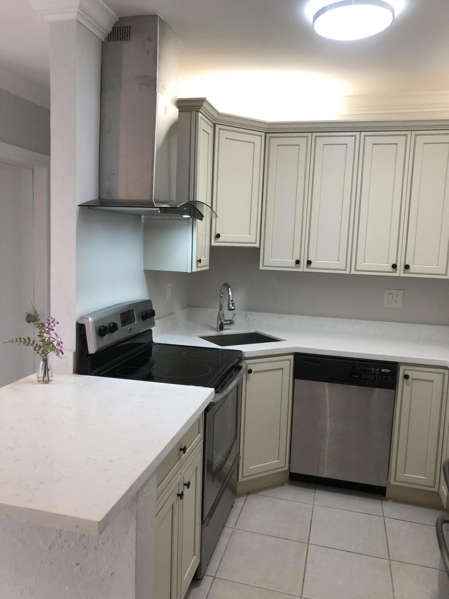 299 Southwest 7th Street, Unit 1090 Boca Raton, FL 33432 - Photo 3 of 23 CREABONEKITCHENQUARTZCOUNTERS