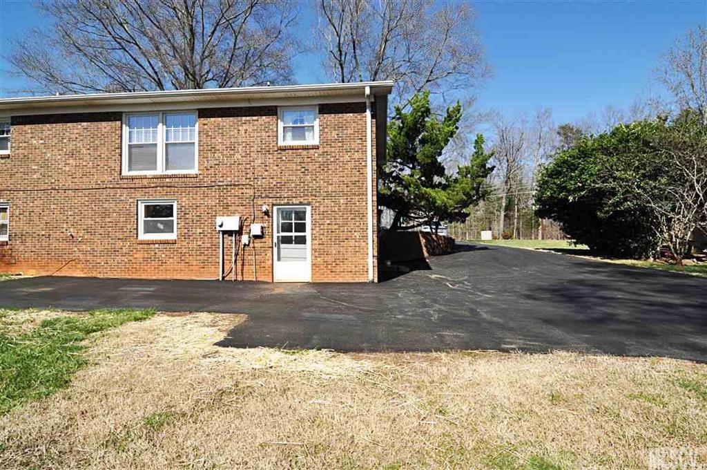 3987 River Road Hickory, NC 28602 - Photo 7 of 16