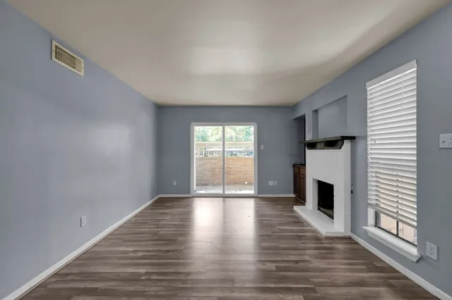 $1,195 | 3500 Tangle Brush Drive, Unit 40, The Woodlands, TX 77381