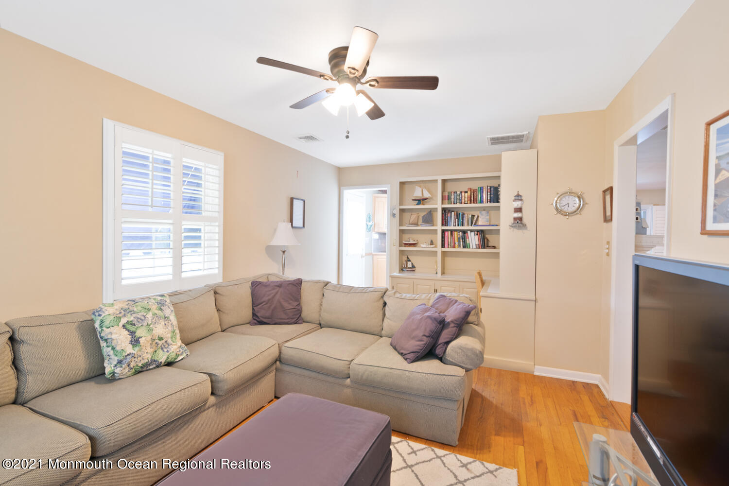 1521 Little Hill Road Point Pleasant, NJ 08742 - Photo 8 of 28 a living room with furniture and a flat screen tv