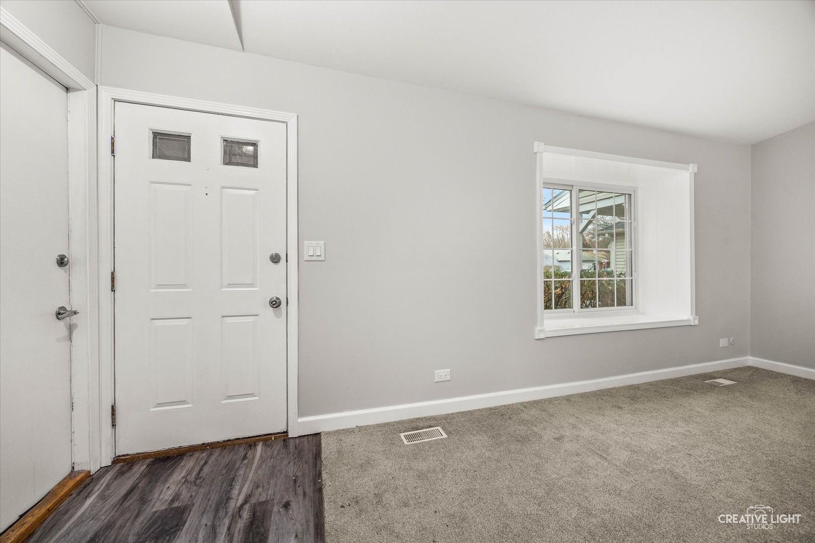 386 Campus Drive Elgin, IL 60120 - Photo 3 of 17