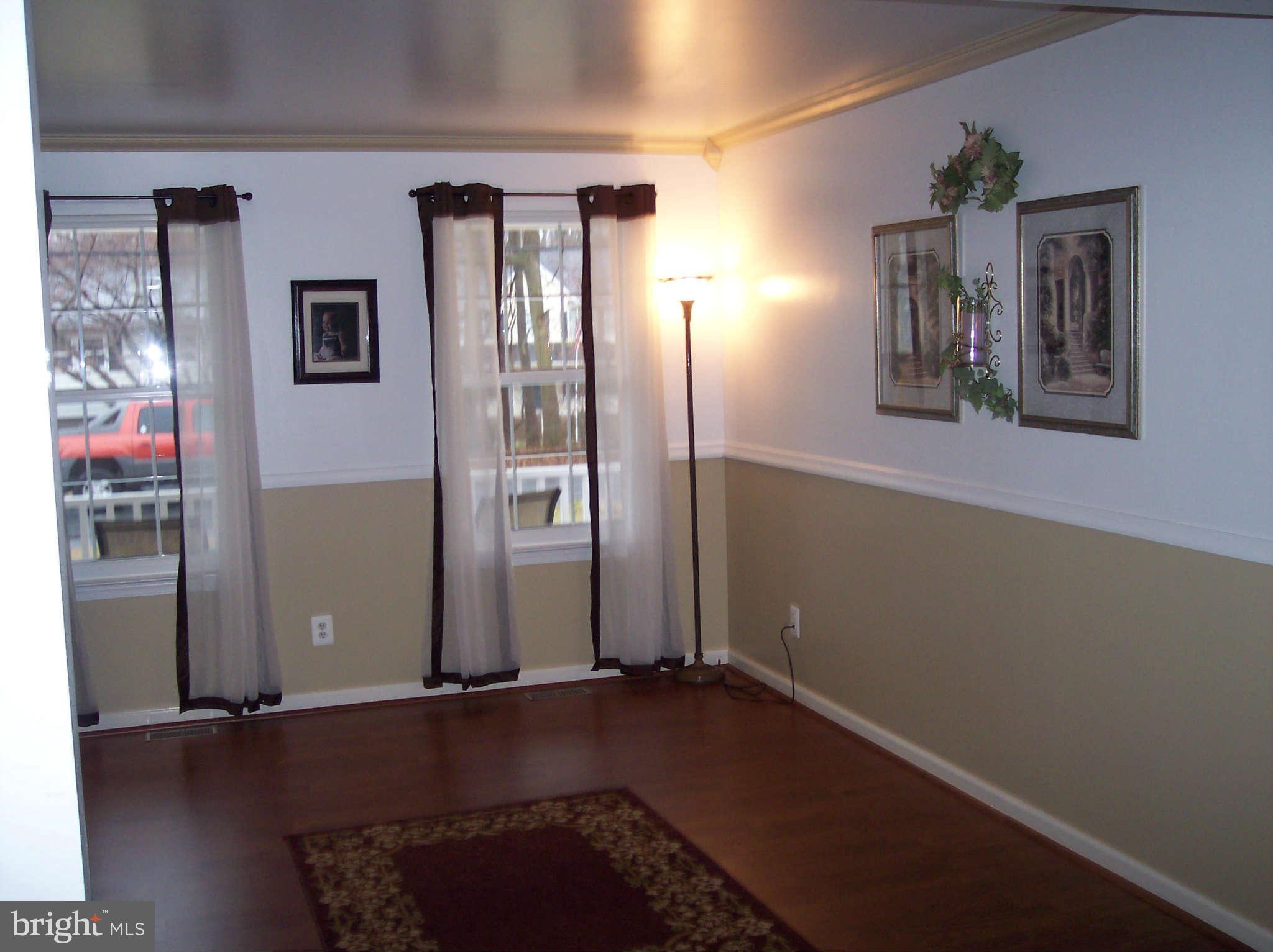 1906 Arundel Road Pasadena, MD 21122 - Photo 5 of 30 Living Room