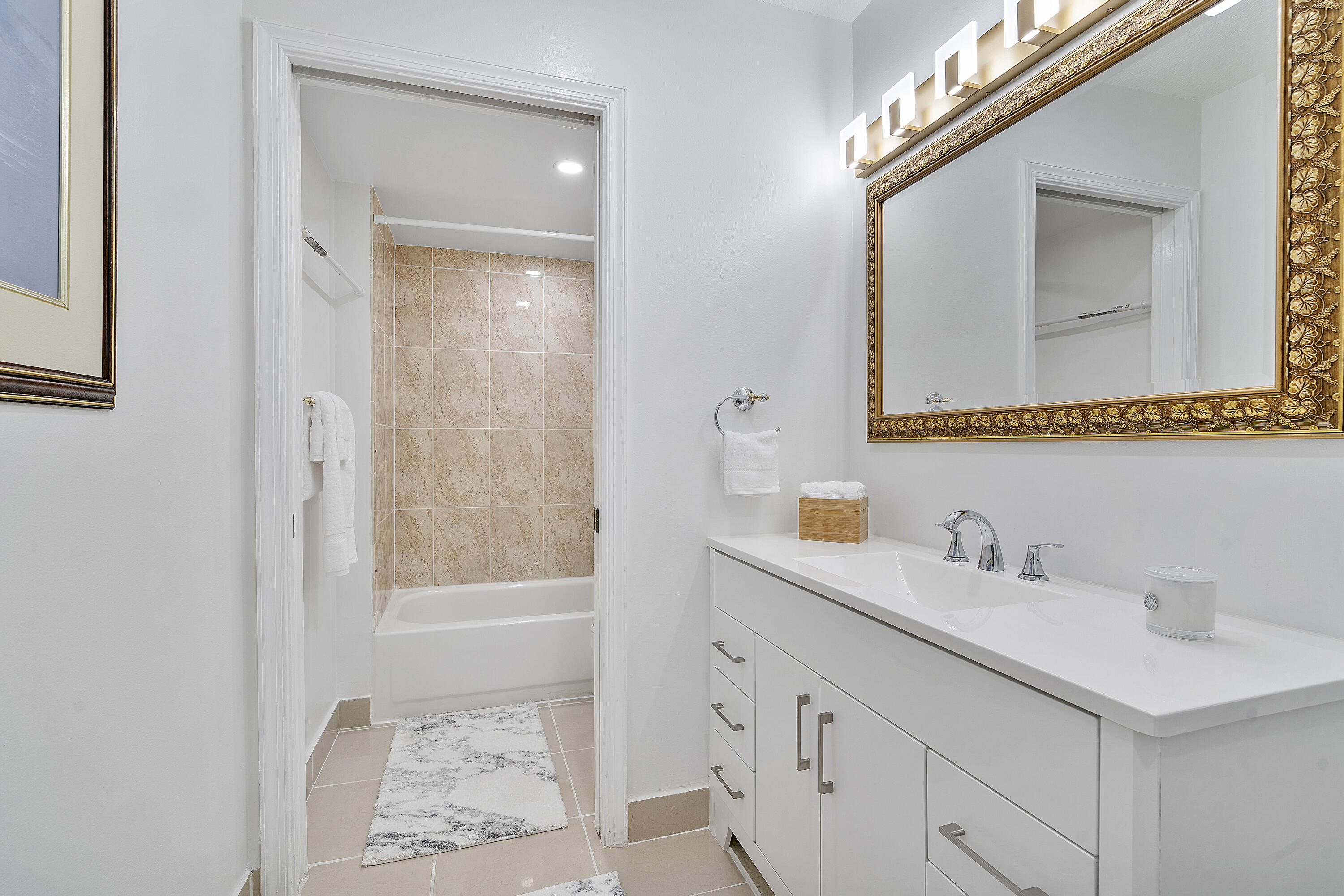 7678 Courtyard Run West Boca Raton, FL 33433 - Photo 22 of 47 2nd Bathroom
