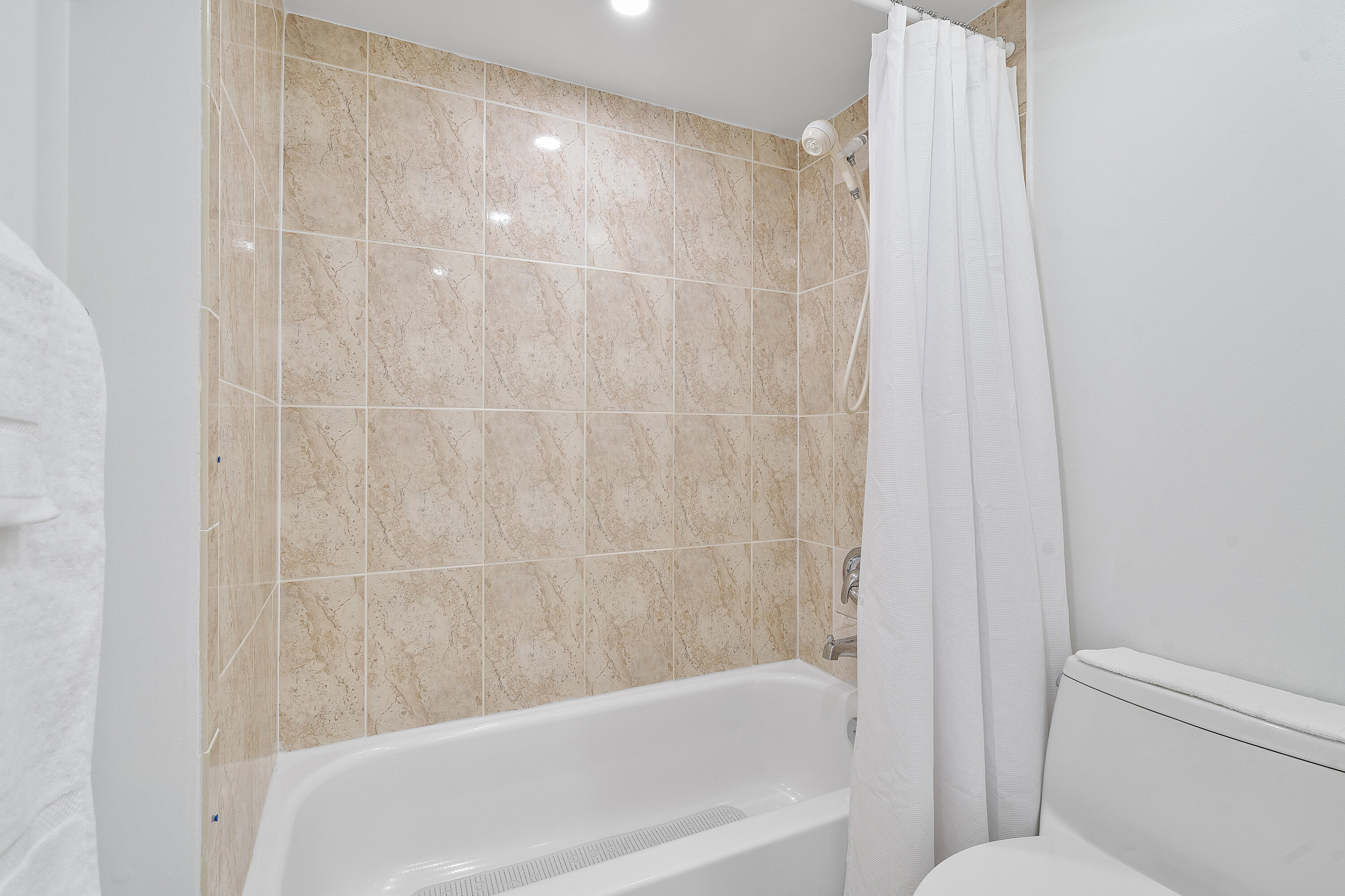 7678 Courtyard Run West Boca Raton, FL 33433 - Photo 24 of 47 2nd Bathroom