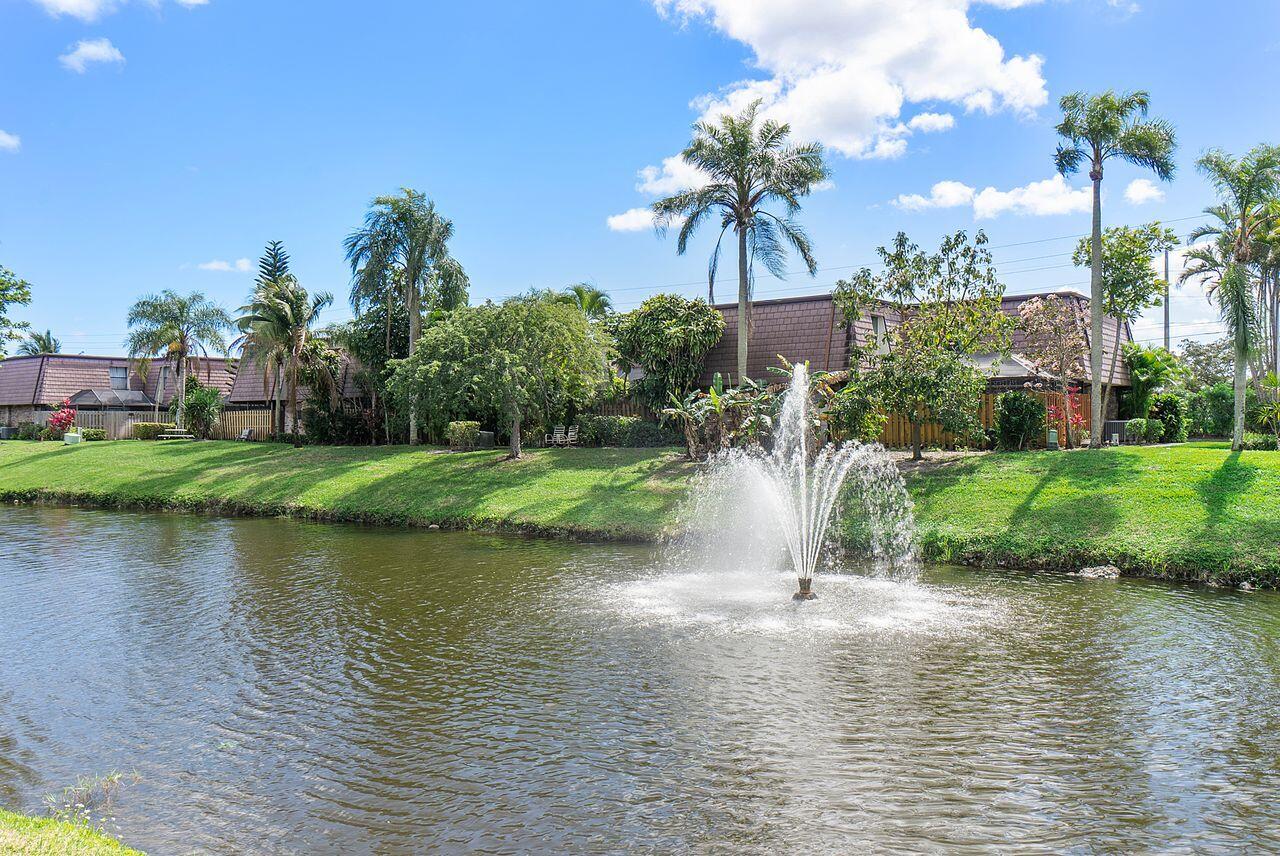 7678 Courtyard Run West Boca Raton, FL 33433 - Photo 36 of 47 Community Fountain