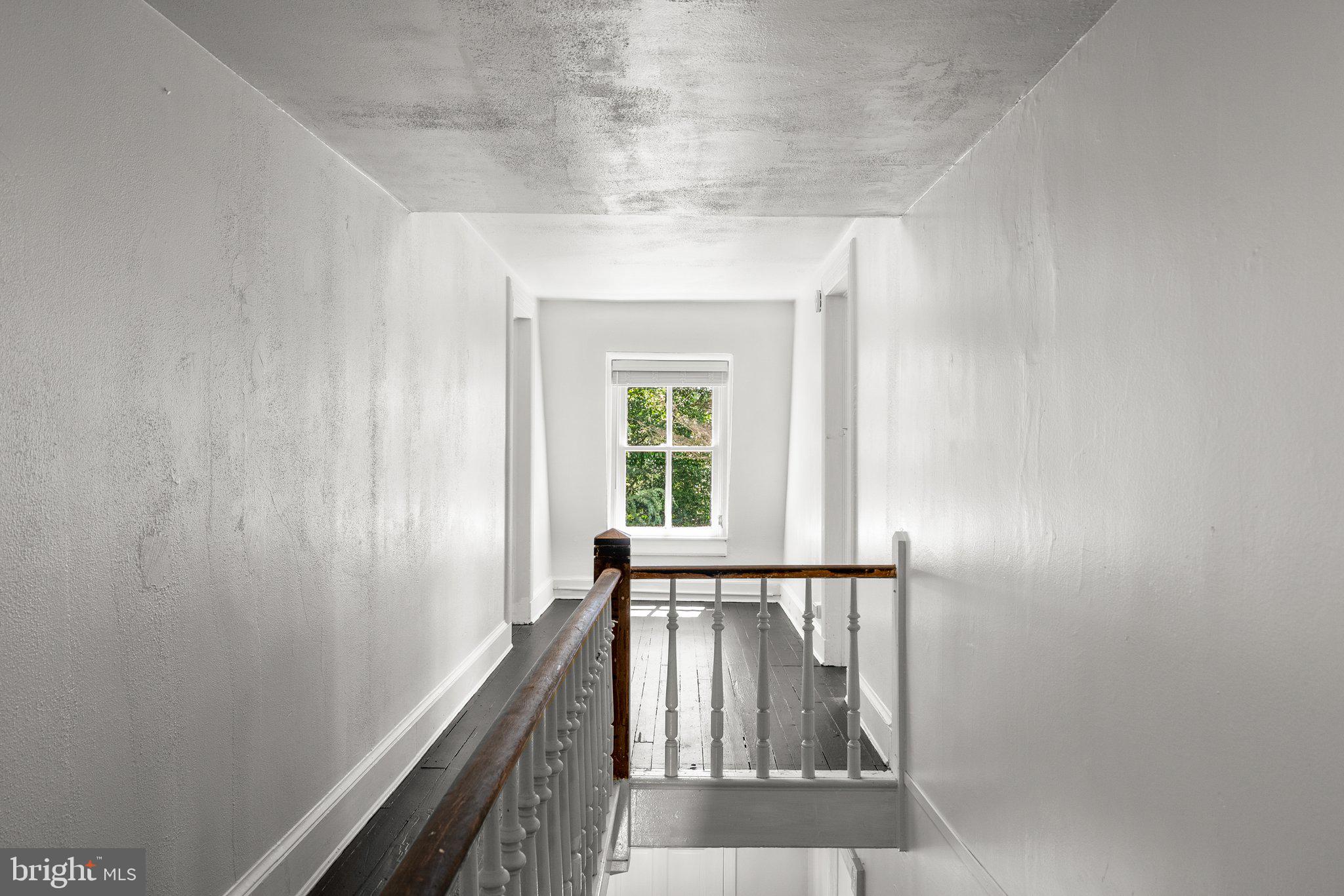 1102 Edgevale Road Silver Spring, MD 20910 - Photo 31 of 47 Hallway