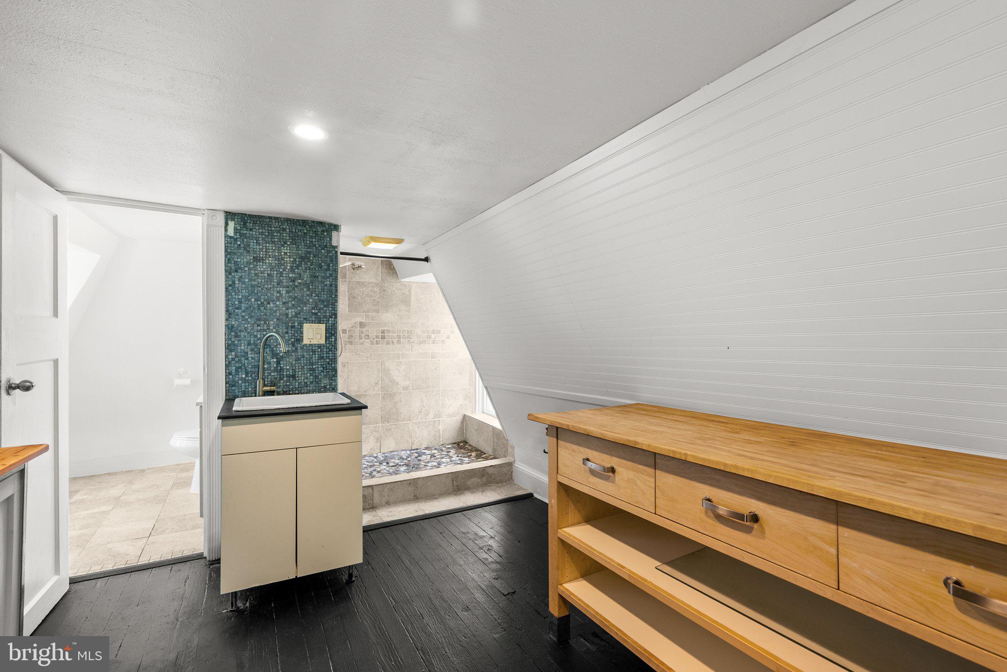 1102 Edgevale Road Silver Spring, MD 20910 - Photo 36 of 47 wet bar area