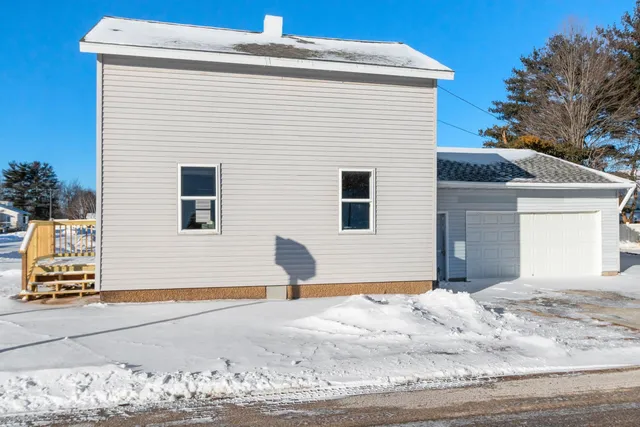 $173,500 | 237 Center Street, Oconto, WI 54153