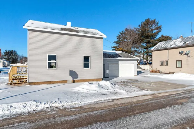 $173,500 | 237 Center Street, Oconto, WI 54153