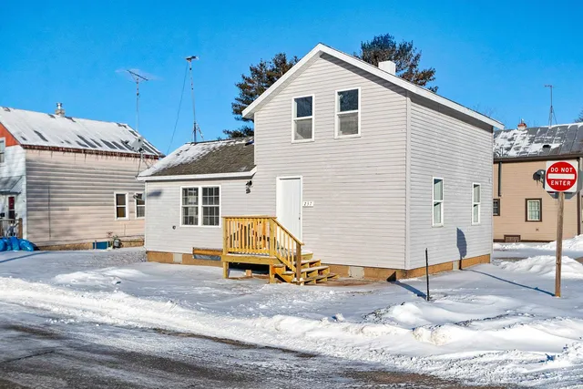 $173,500 | 237 Center Street, Oconto, WI 54153