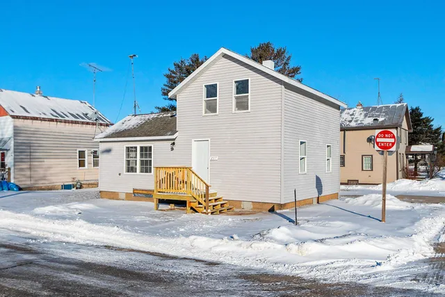 $173,500 | 237 Center Street, Oconto, WI 54153