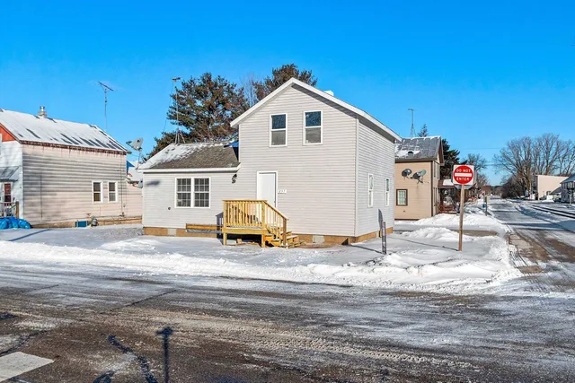 $173,500 | 237 Center Street, Oconto, WI 54153