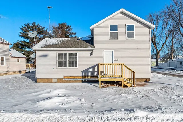$173,500 | 237 Center Street, Oconto, WI 54153