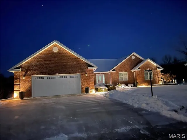 $725,000 | 270 Gala Drive, Hannibal, MO 63401