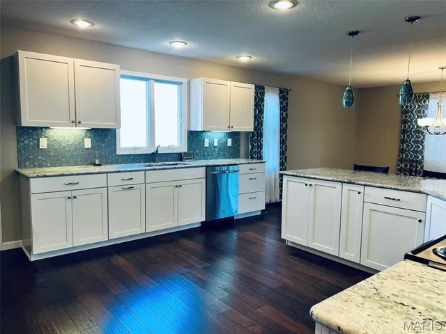 $725,000 | 270 Gala Drive, Hannibal, MO 63401