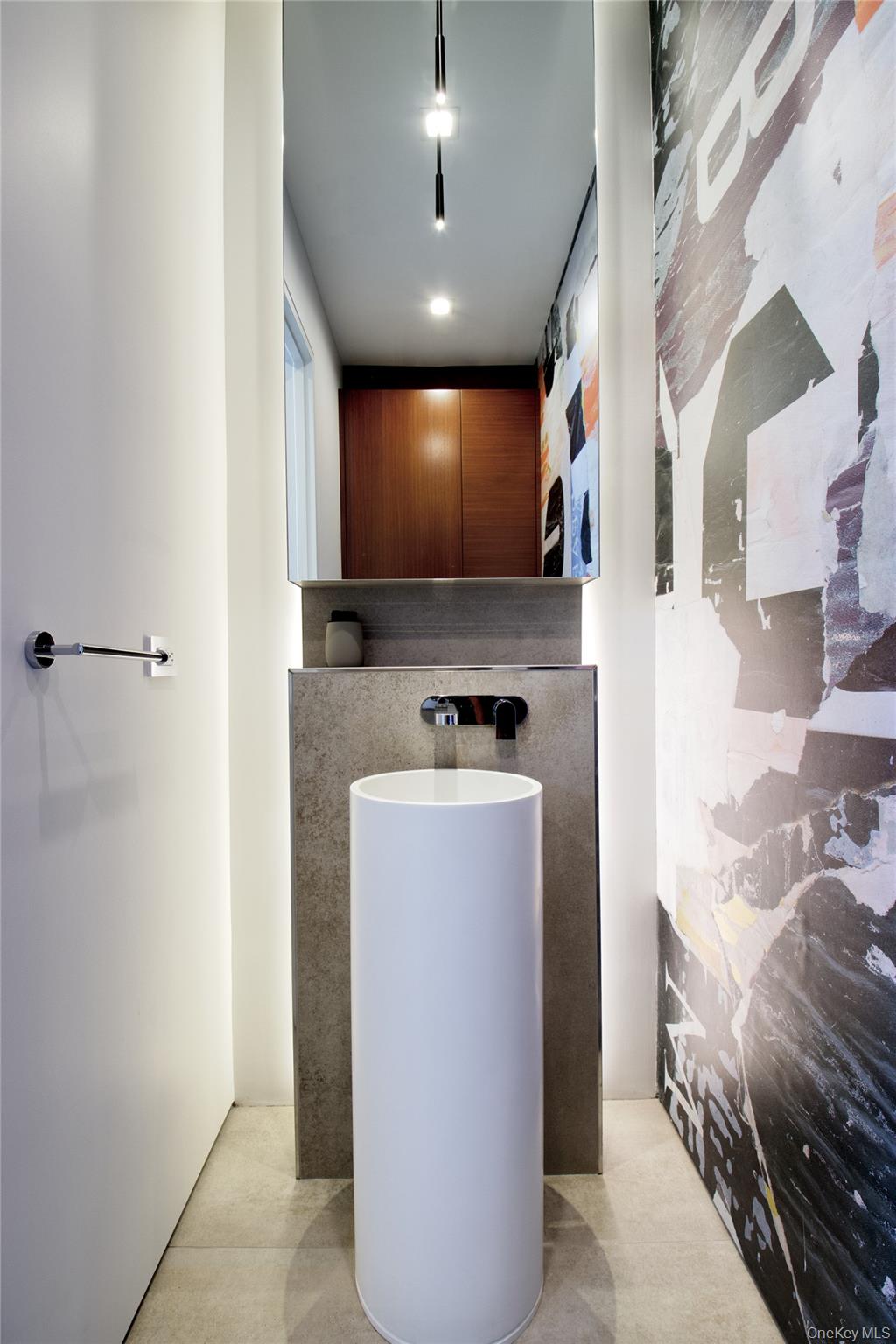 75-34 West Shore Road, Unit 34 Port Washington, NY 11050 - Photo 6 of 22 Powder room, main level