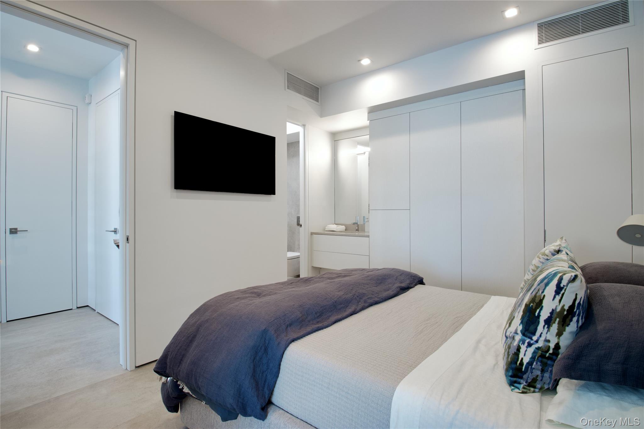 75-34 West Shore Road, Unit 34 Port Washington, NY 11050 - Photo 8 of 22