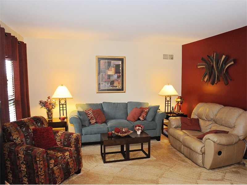 1820 Hassam Road Coraopolis, PA 15108 - Photo 9 of 25 Family Room.