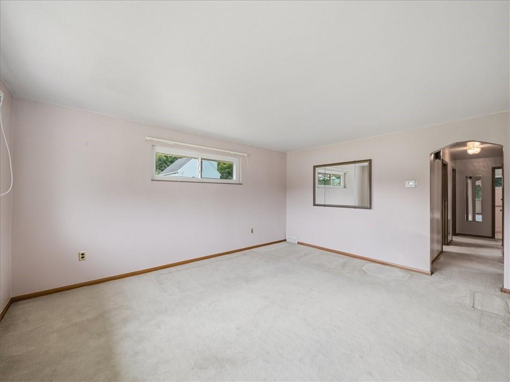 606 Golf Course Road Aliquippa, PA 15001 - Photo 4 of 31