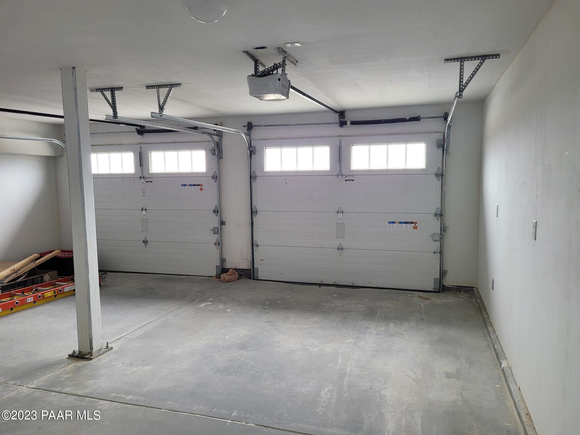 14601 Center Fire Road Kirkland, AZ 86332 - Photo 8 of 11 2 car garage