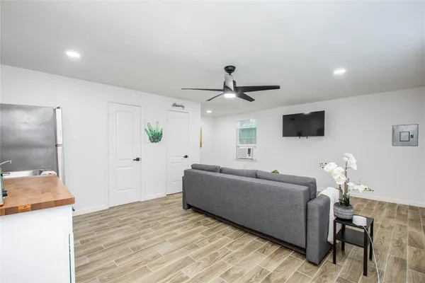 $700 | 1924 Chapman Street, Unit C, Houston, TX 77009