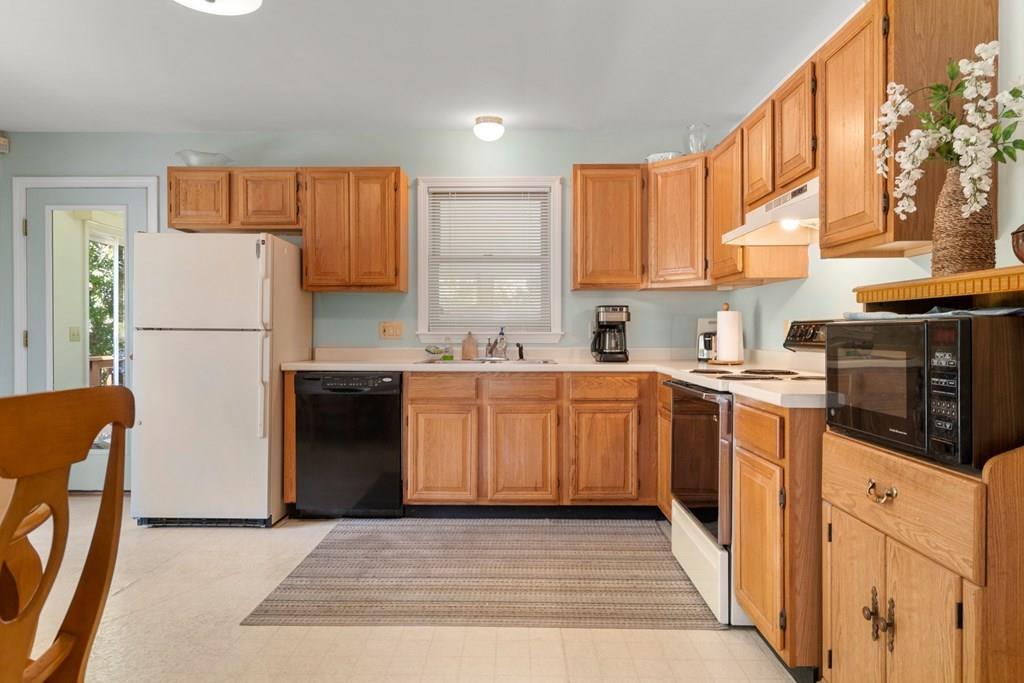 22 Merrifield Street Rowley, MA 01969 - Photo 3 of 19 Gallery Image 3