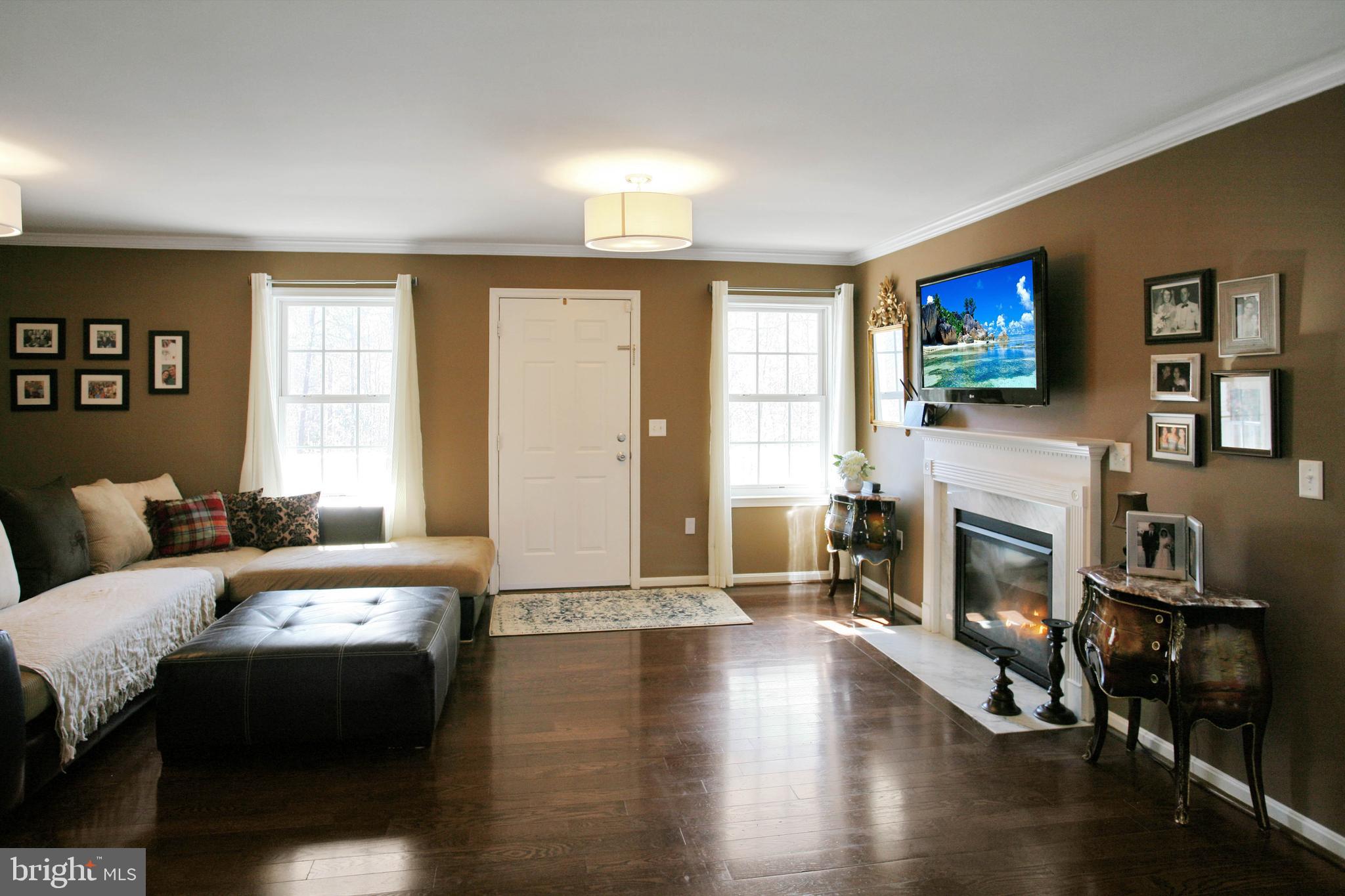 92 Quarry Road Stafford, VA 22554 - Photo 34 of 52 Main floor livng room with gas fireplace
