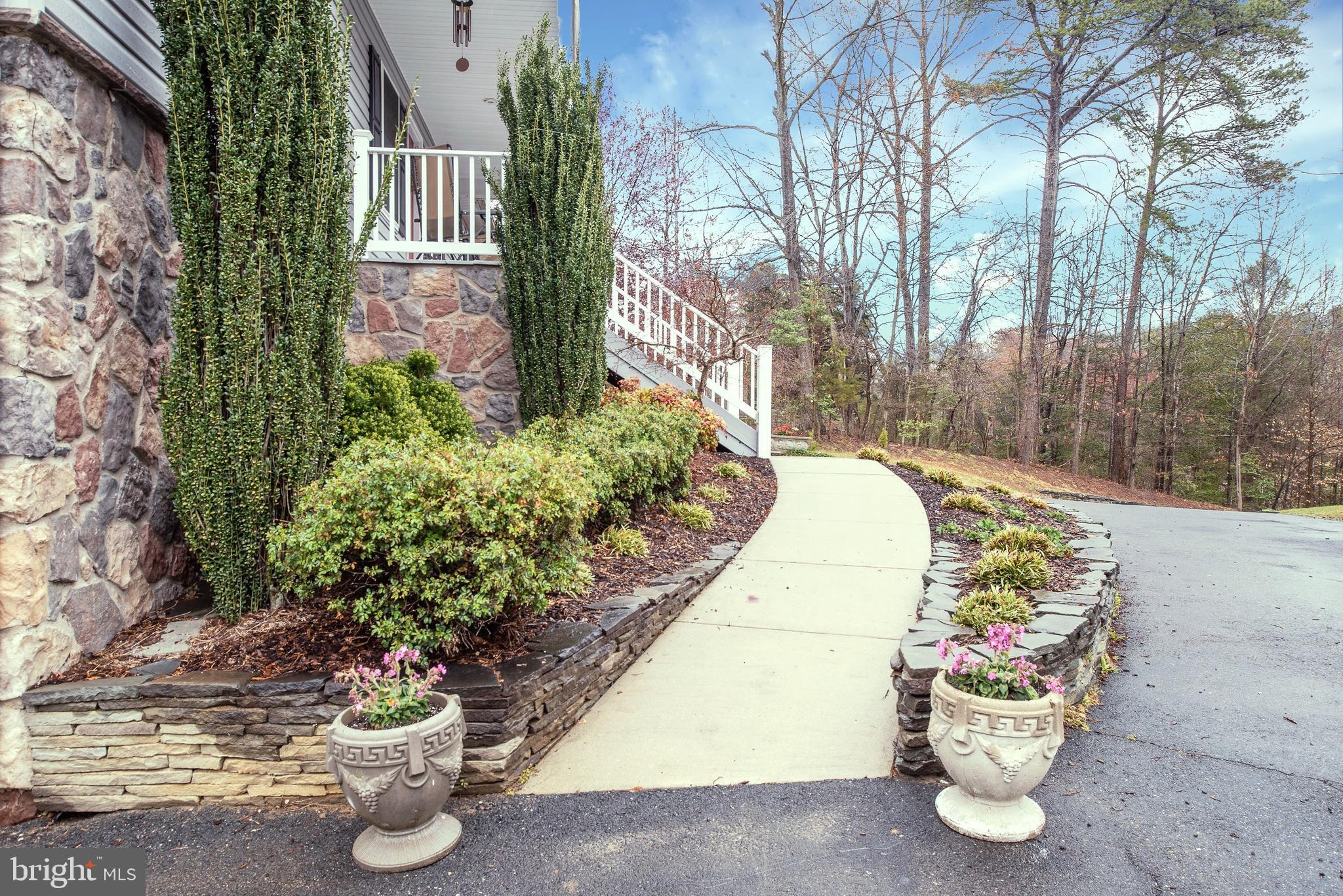 92 Quarry Road Stafford, VA 22554 - Photo 38 of 52 Established landscaping along walkway
