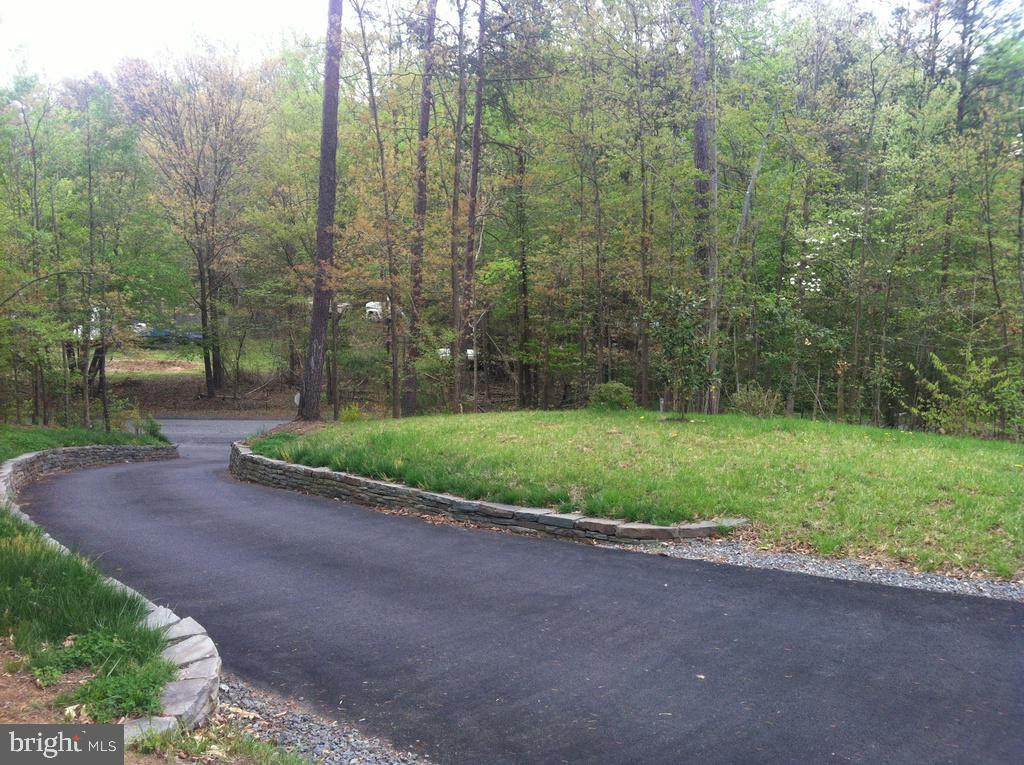 92 Quarry Road Stafford, VA 22554 - Photo 50 of 52 Lovely stone-lined driveway