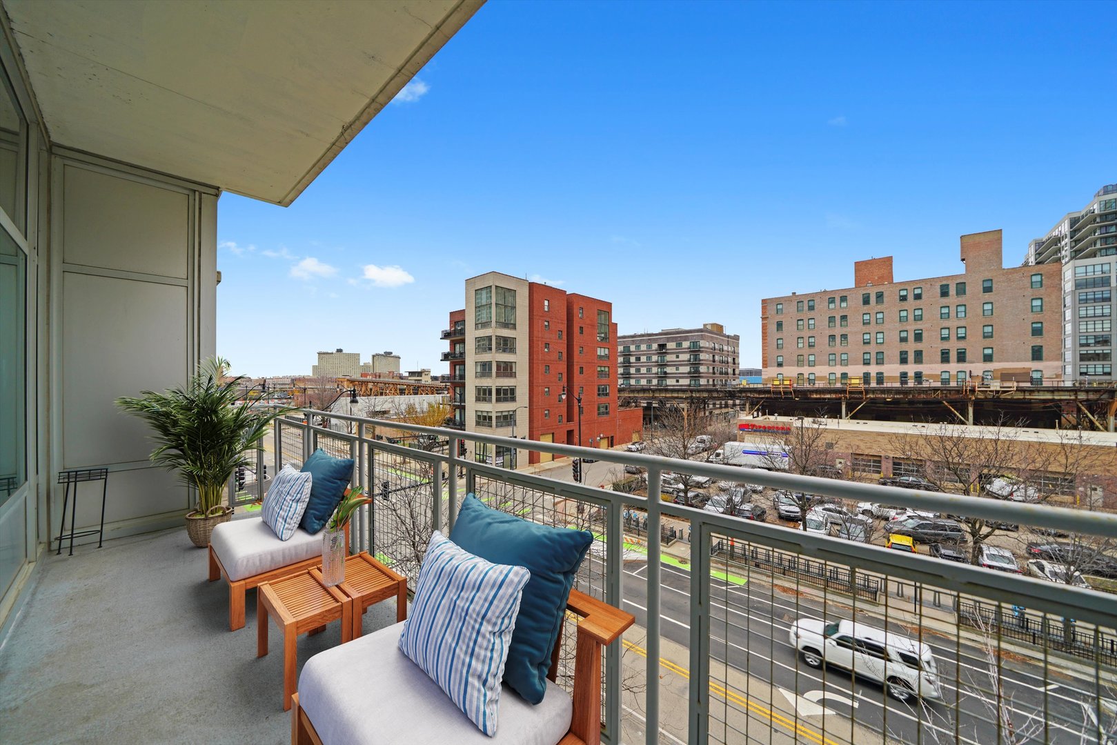 50 East 16th Street, Unit 414 Chicago, IL 60616 - Photo 23 of 26 a view of a balcony with city view