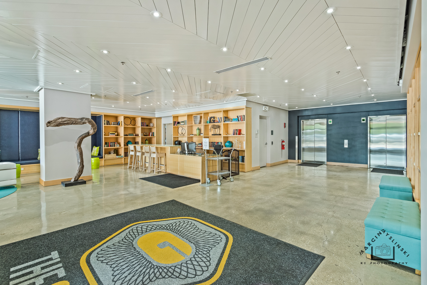 50 East 16th Street, Unit 414 Chicago, IL 60616 - Photo 3 of 26 a view of a living room and kitchen