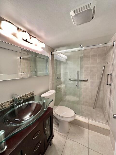 338 Fanshaw I Boca Raton, FL 33434 - Photo 5 of 28 a bathroom with a sink a toilet and shower