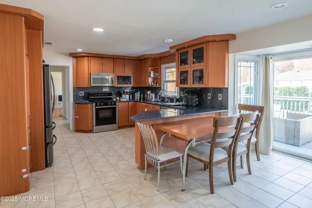 $1,100,000 | 12 Pence Road, Manalapan, NJ 07726