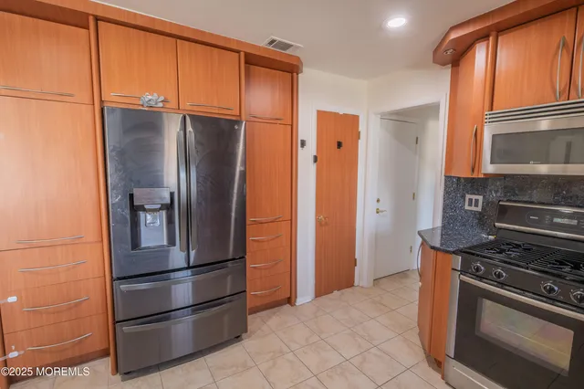 $1,100,000 | 12 Pence Road, Manalapan, NJ 07726