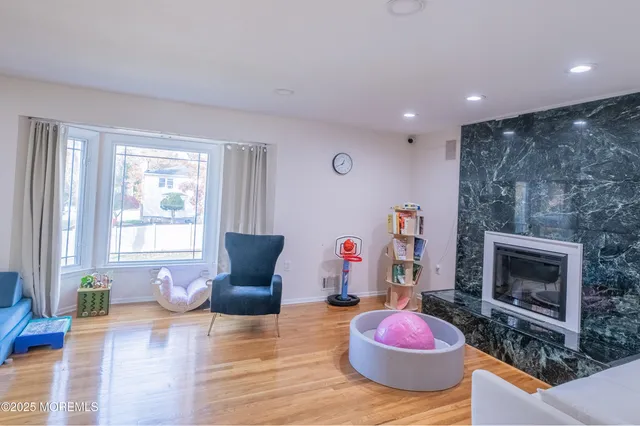 $1,100,000 | 12 Pence Road, Manalapan, NJ 07726