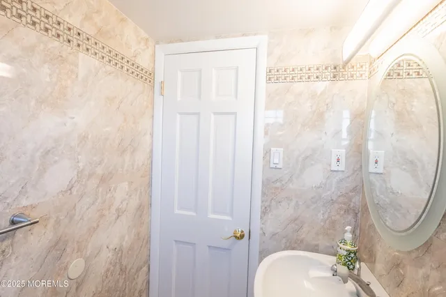 $1,100,000 | 12 Pence Road, Manalapan, NJ 07726